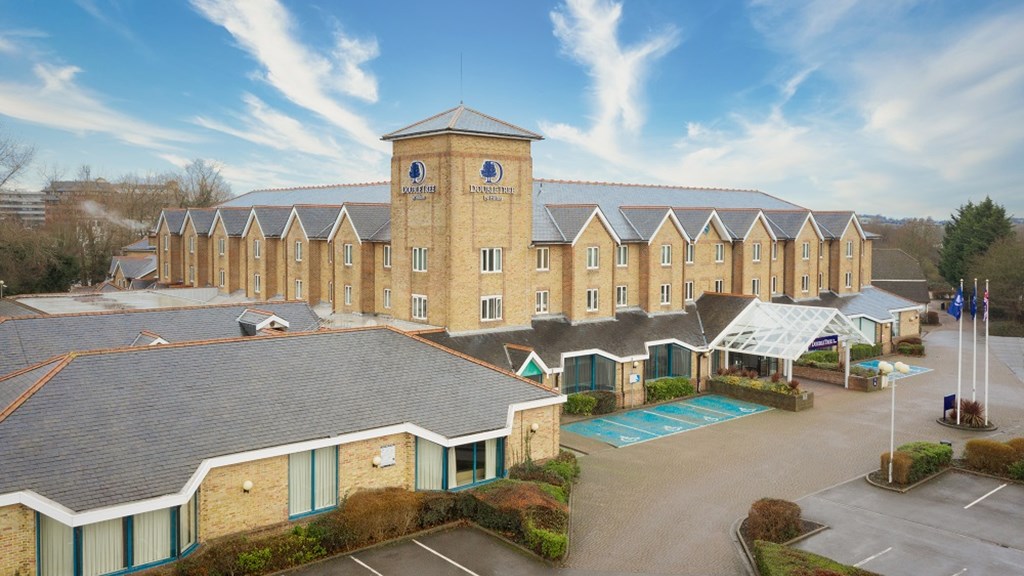 Doubletree By Hilton London Elstree Hotel Exterior (2)